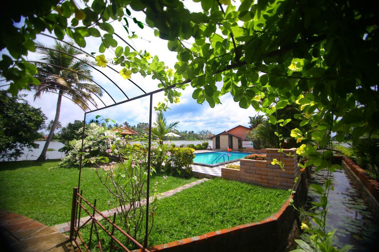 Green Palace Ayurveda Resort, Alleppey Alappuzha Екстериор снимка